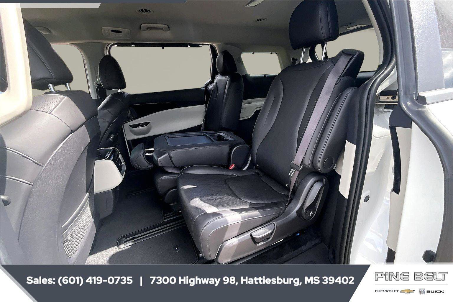 Used 2024 Kia Carnival EX image 19