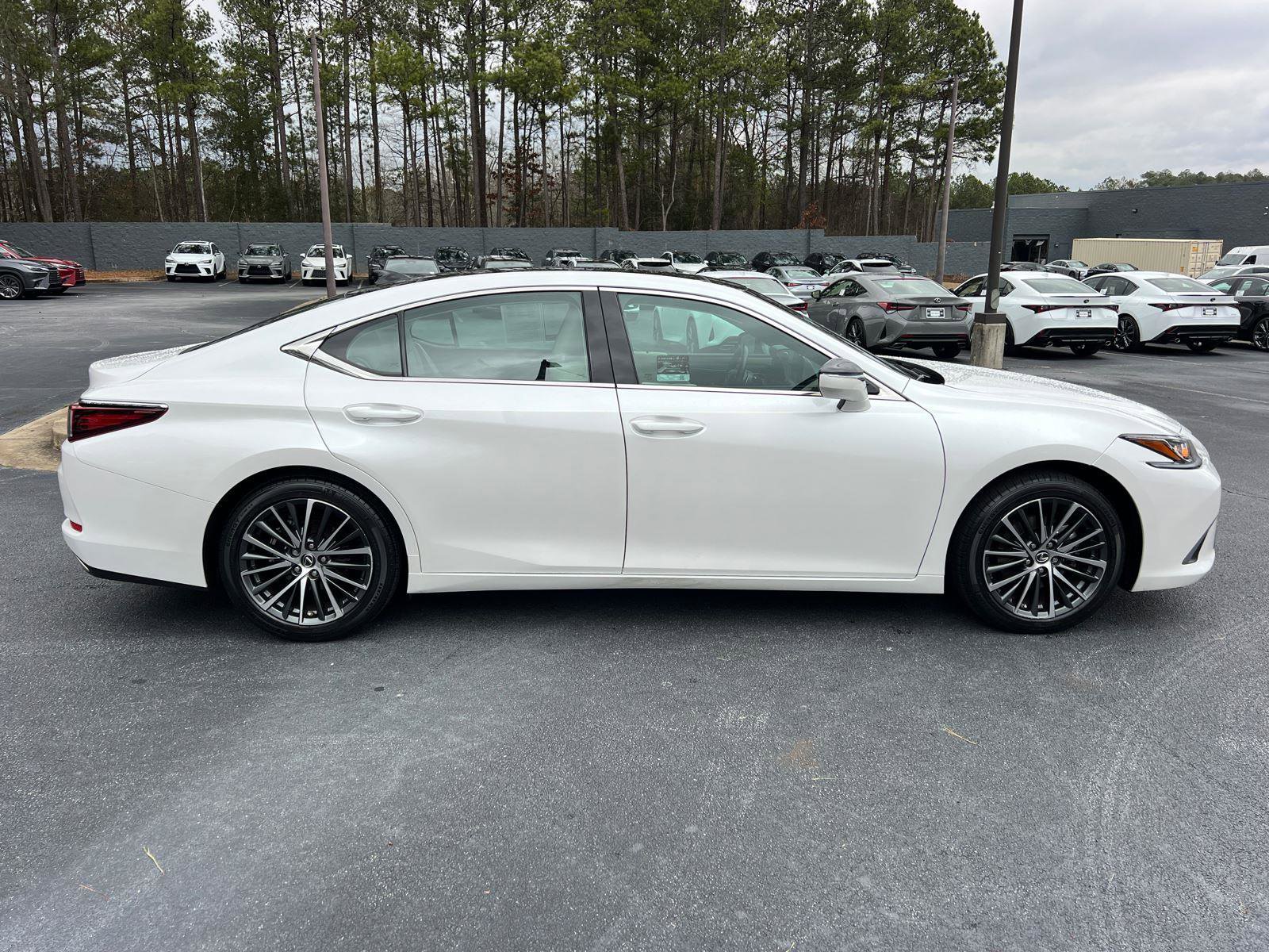 Certified 2023 Lexus ES 350 w/ Premium Package image 5