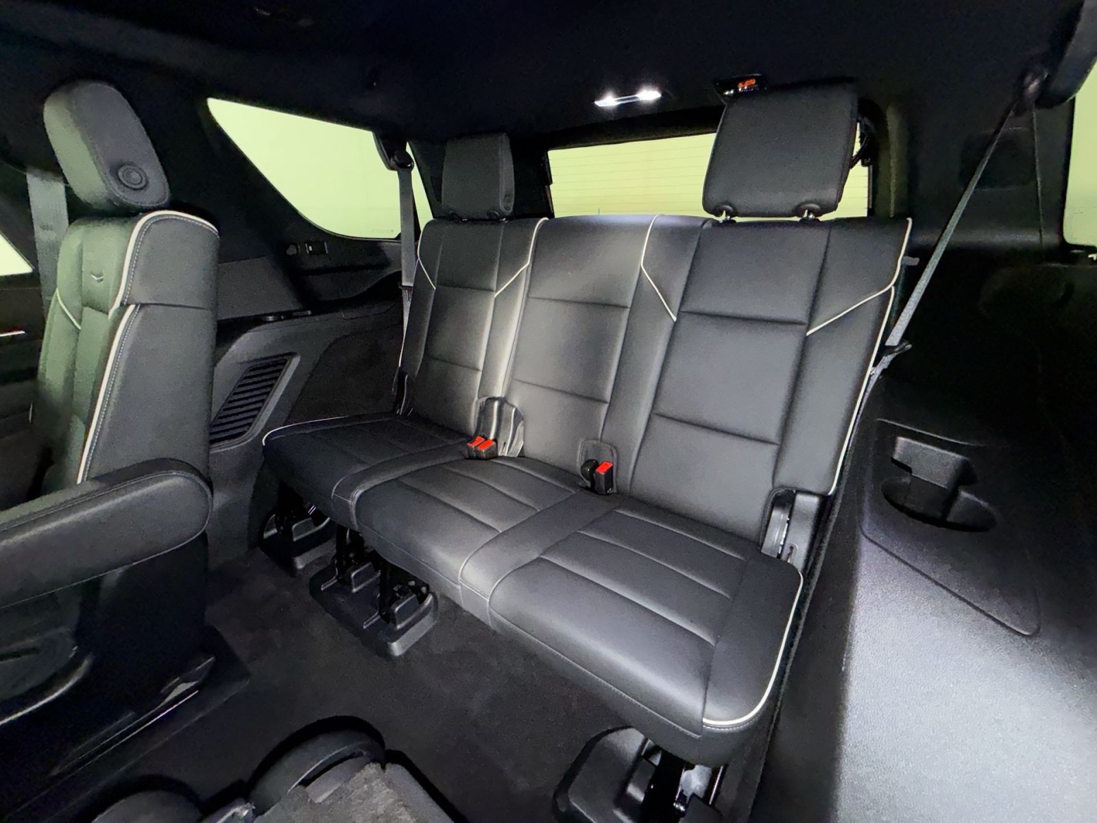 Used 2022 Cadillac Escalade Premium Luxury AWD/4WD image 23