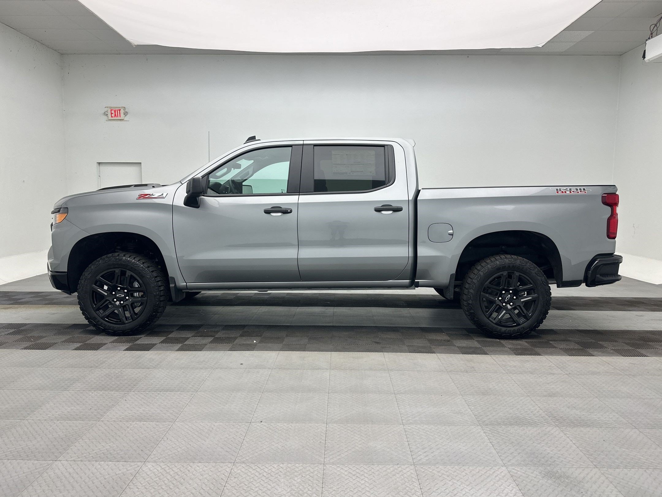 New 2026 Chevrolet Silverado 1500 Custom Trail Boss w/ LPO, Dark Essentials Package AWD/4WD image 2
