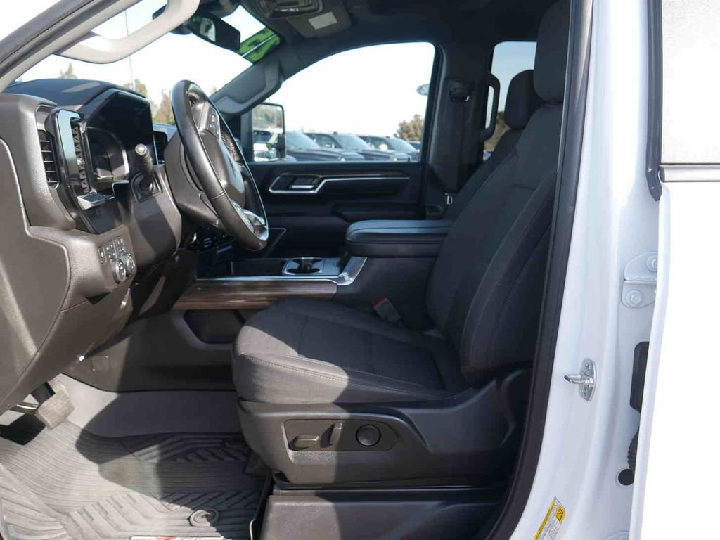 Used 2025 Chevrolet Silverado 3500 LT image 33