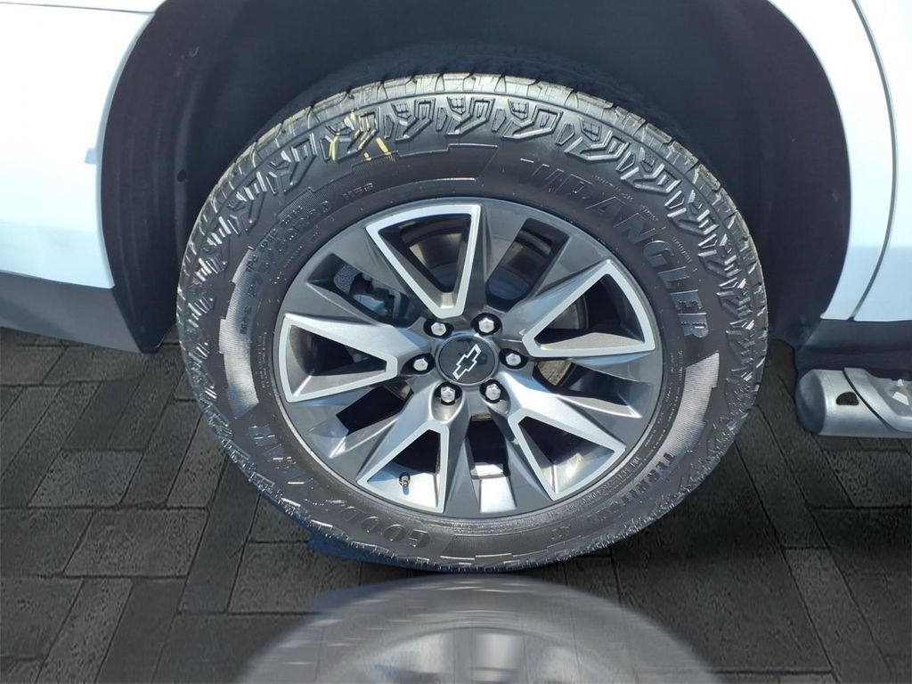 Used 2024 Chevrolet Tahoe Z71 w/ Luxury Package AWD/4WD image 11