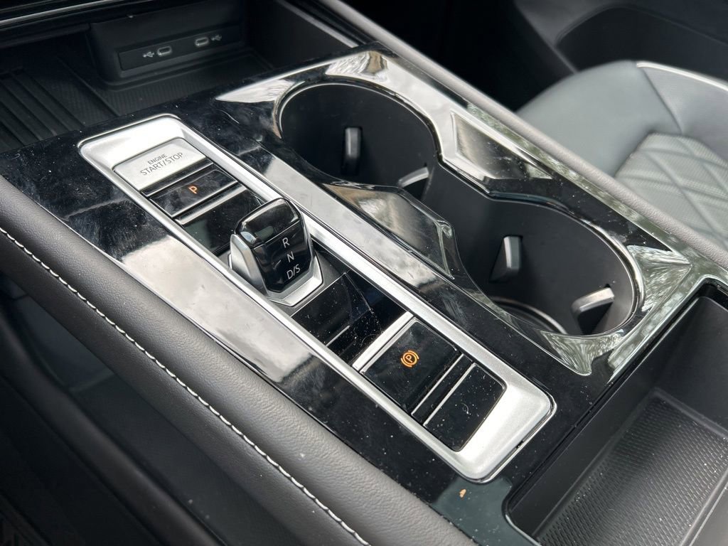 Used 2025 Volkswagen Atlas SEL Premium R-Line image 38