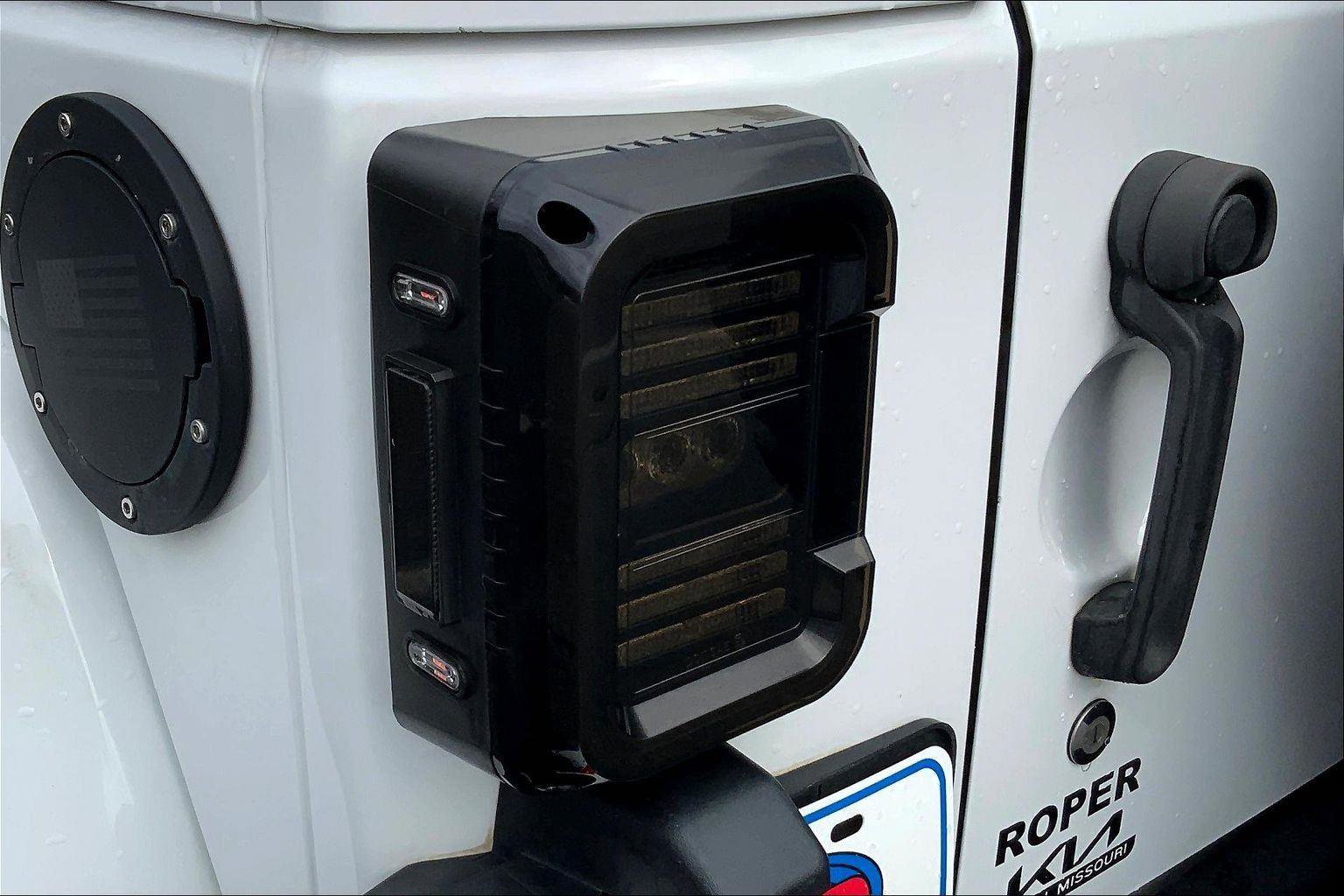 Used 2016 Jeep Wrangler Unlimited Sahara w/ Dual Top Group image 25