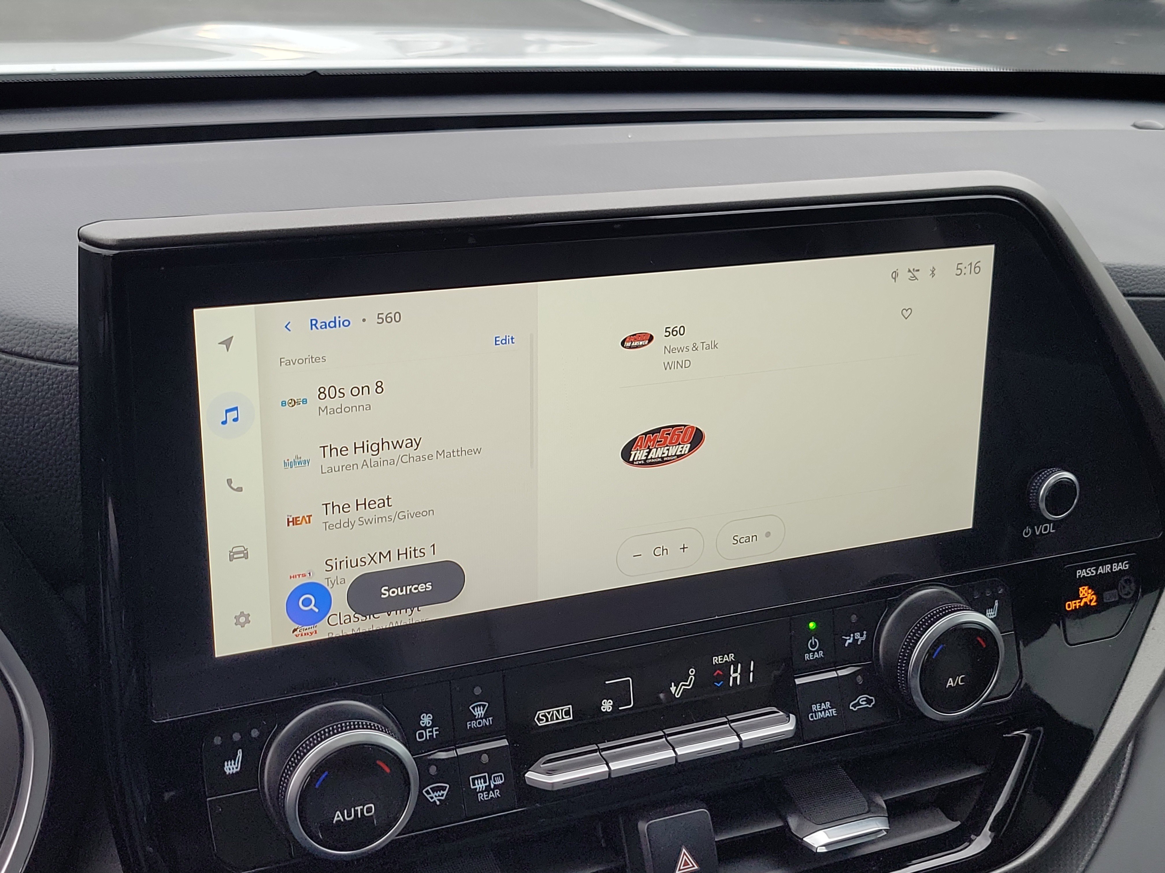 Certified 2025 Toyota Highlander XLE image 31