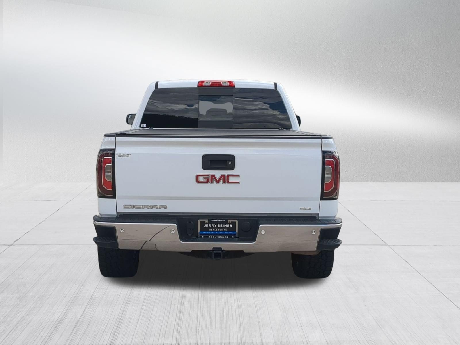 Used 2018 GMC Sierra 1500 SLT w/ SLT Preferred Package AWD/4WD image 4