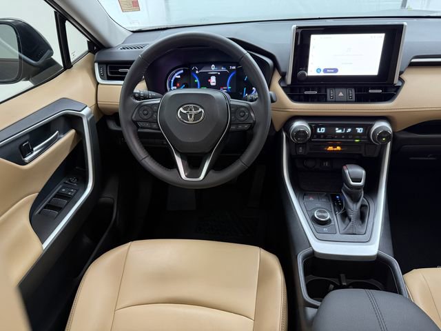 Used 2025 Toyota RAV4 XLE Premium AWD/4WD image 31