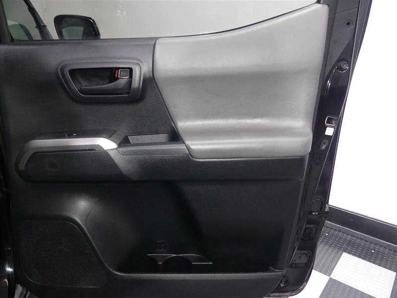 Used 2016 Toyota Tacoma SR5 w/ SR5 Appearance Package (SN) image 24