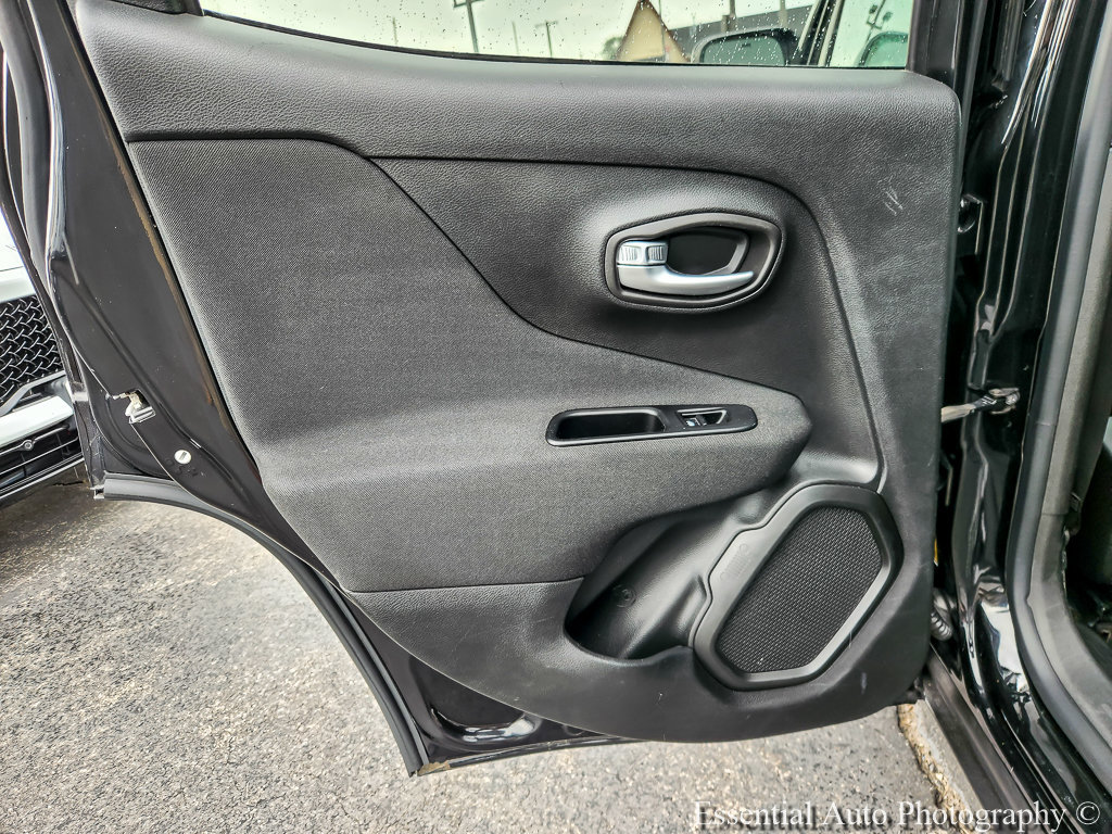 Used 2019 Jeep Renegade Latitude FWD image 16
