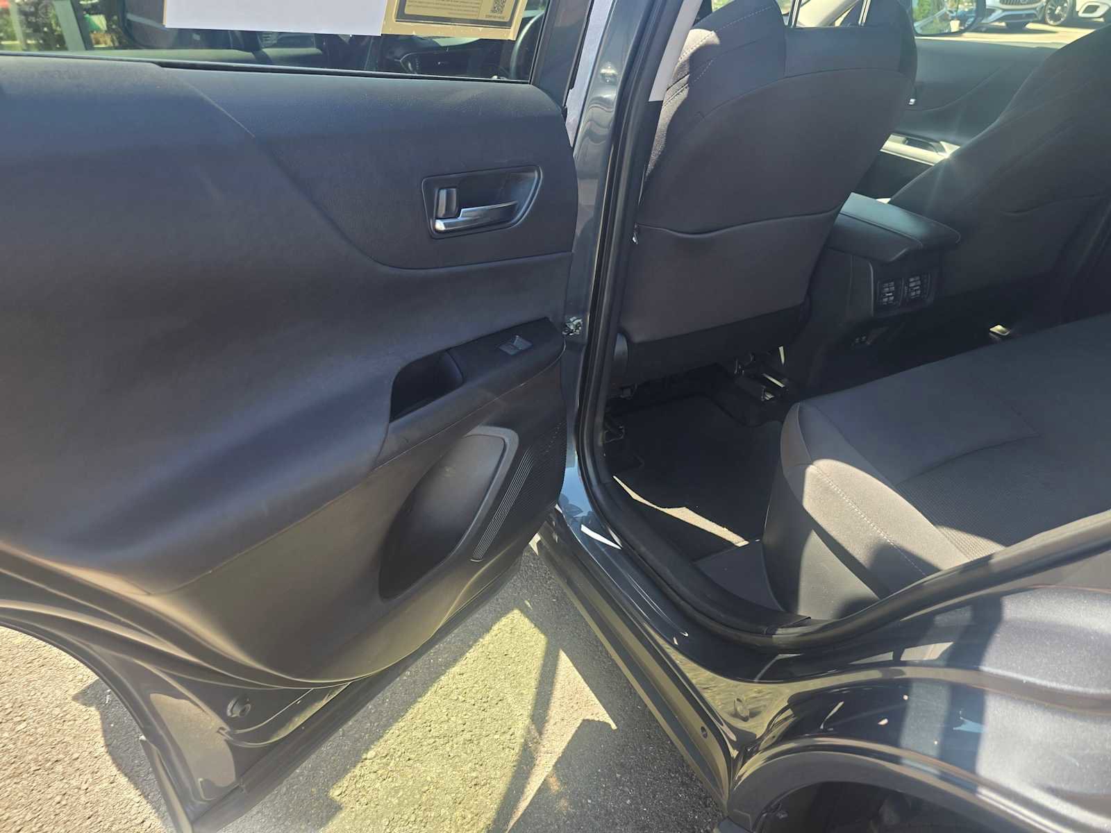 Used 2022 Toyota Venza LE AWD/4WD image 17