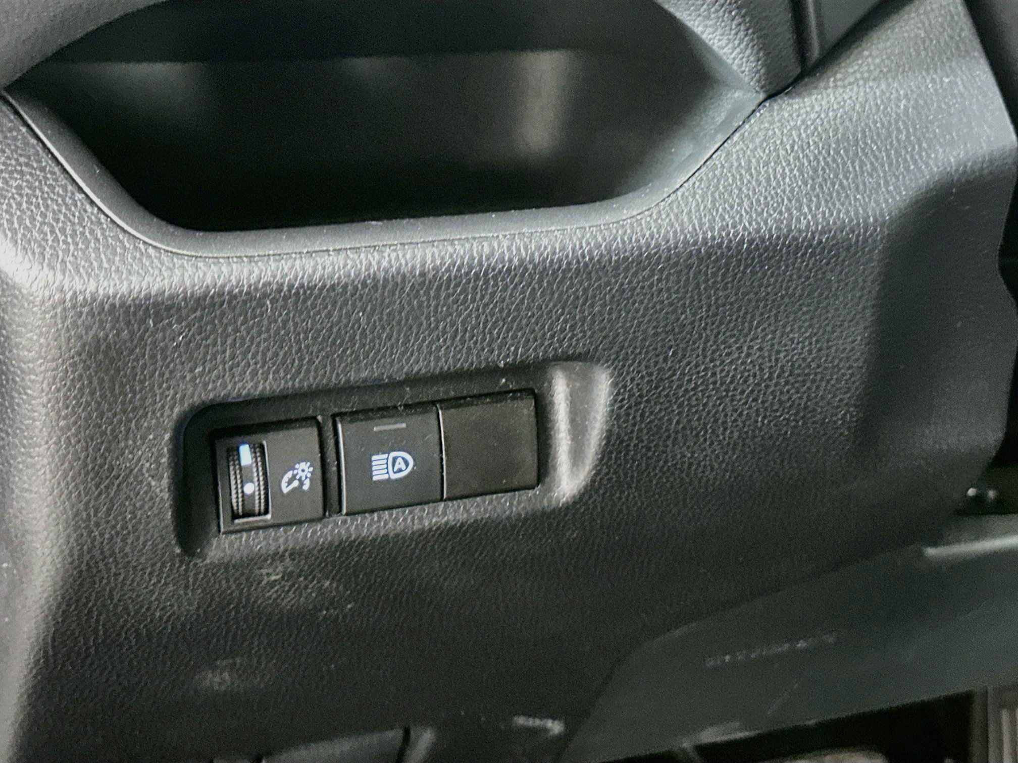 Used 2021 Toyota RAV4 XLE AWD/4WD image 17
