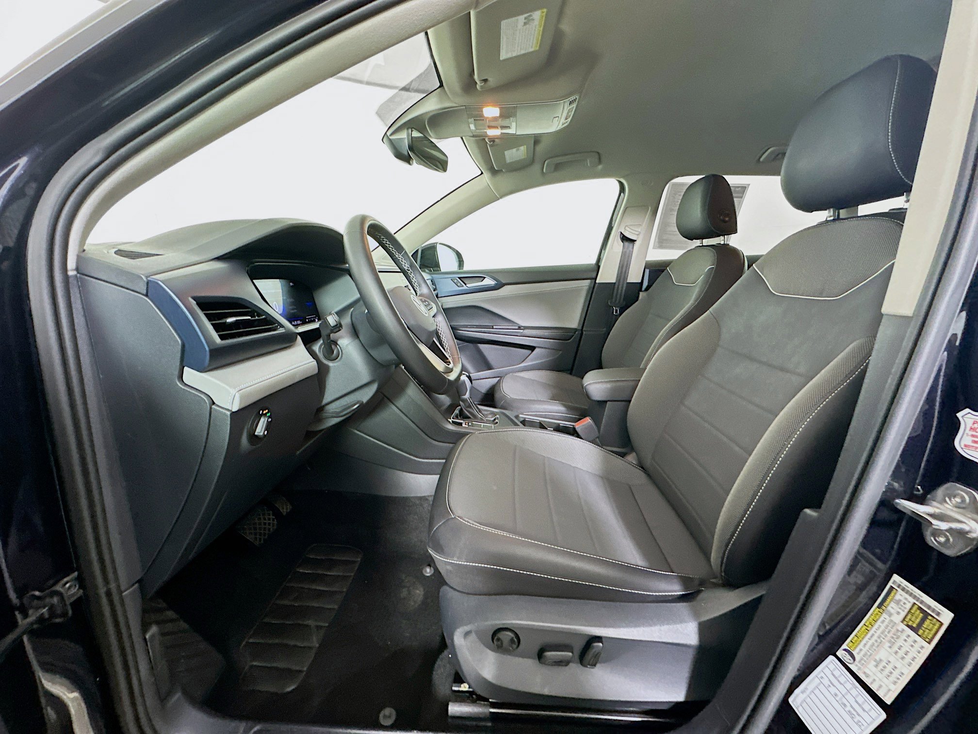 Used 2024 Volkswagen Taos SE image 13