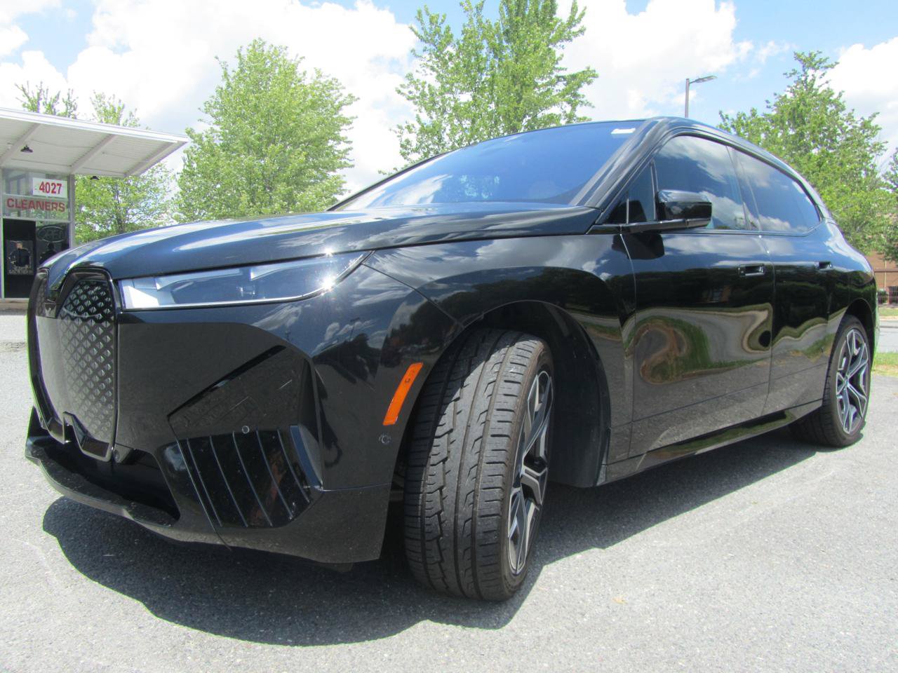 Used 2024 BMW iX xDrive50 w/ Sport Package AWD/4WD image 6