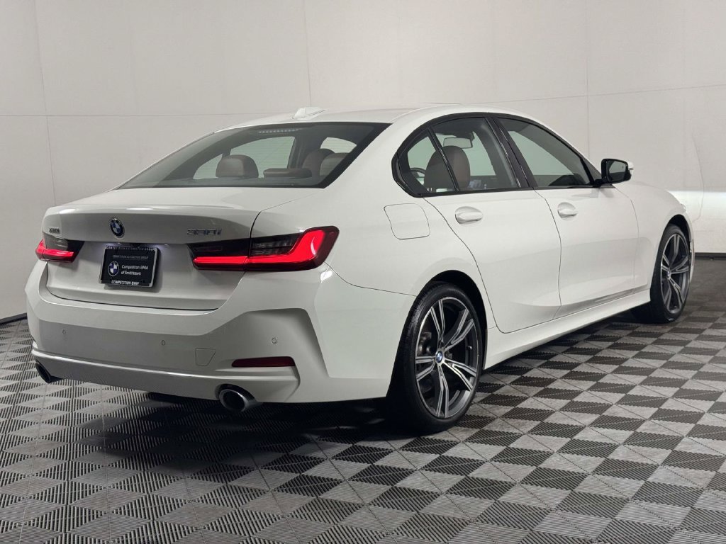 Used 2023 BMW 330i xDrive Sedan w/ Premium Package AWD/4WD image 10