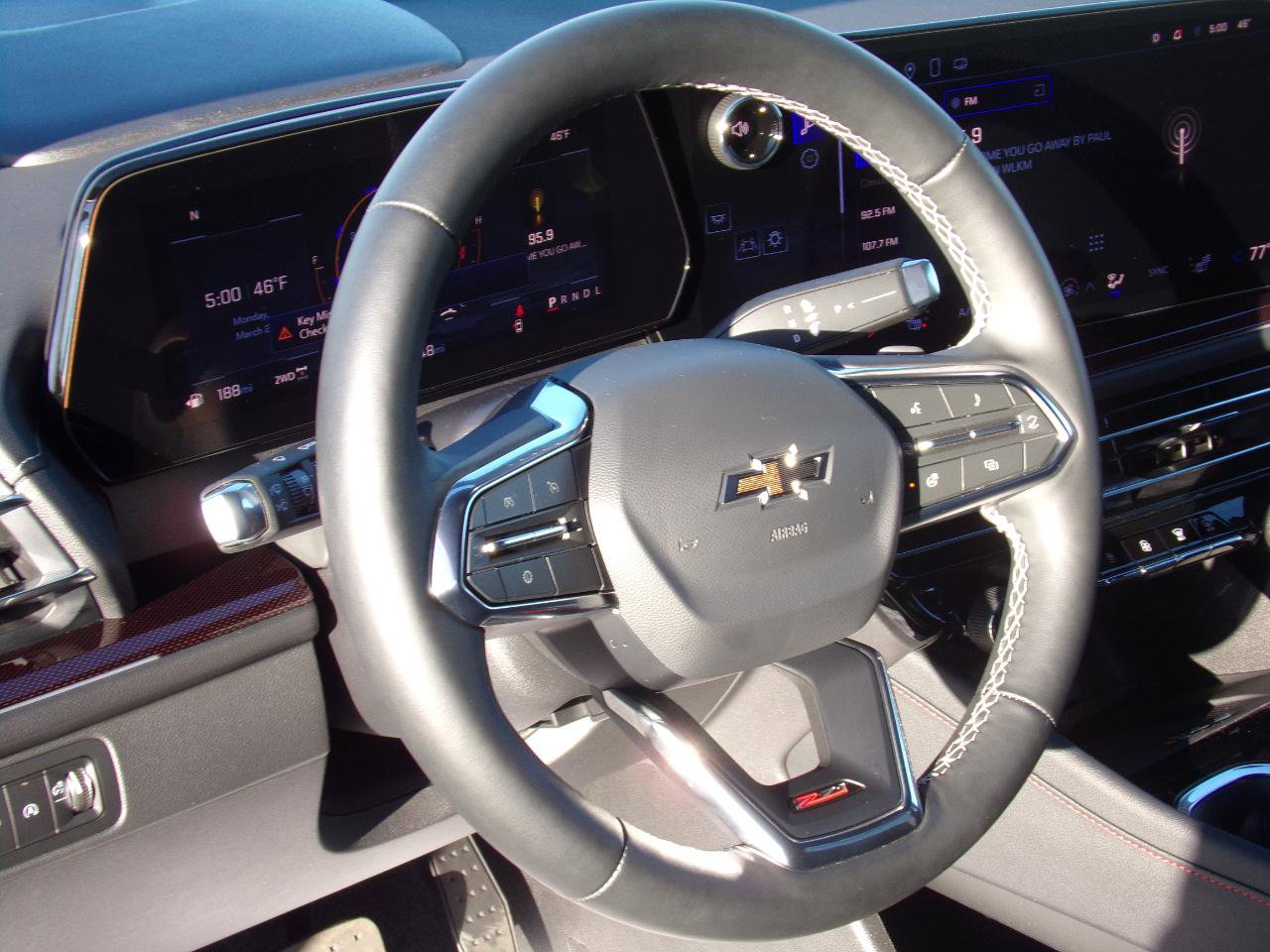 Used 2025 Chevrolet Traverse Z71 image 17