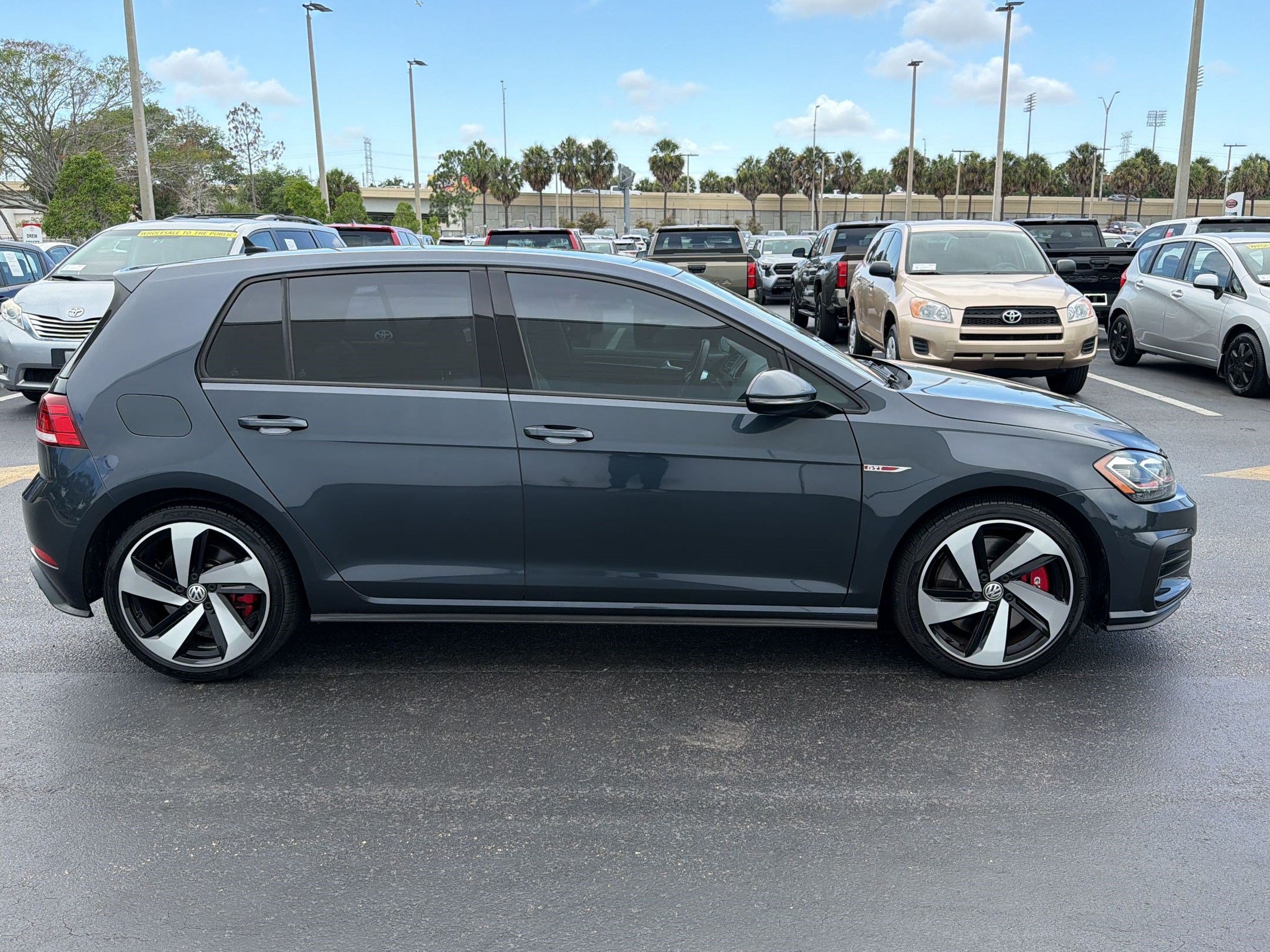 Used 2018 Volkswagen GTI SE w/ SE Leather Package FWD image 8