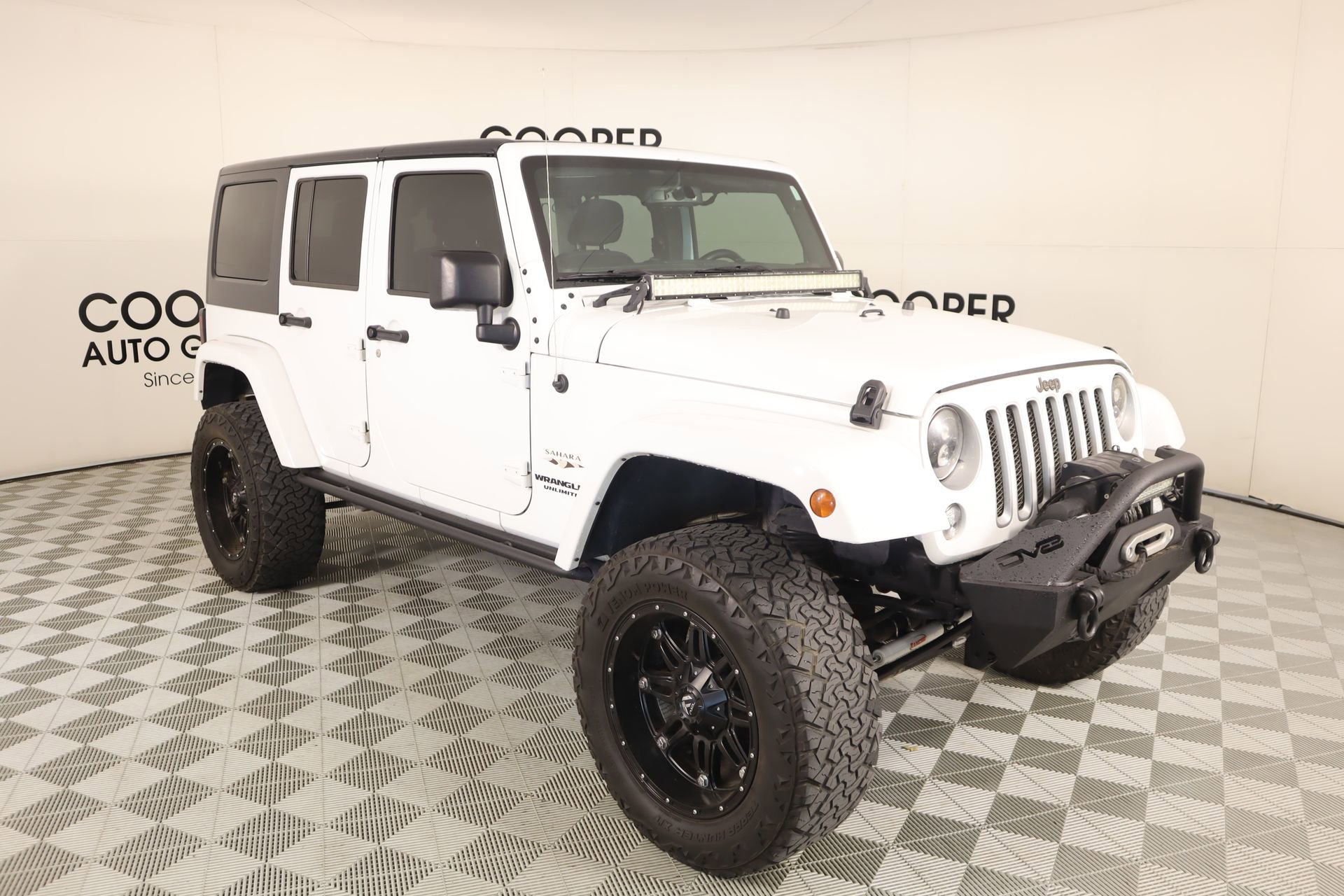 Used 2017 Jeep Wrangler Unlimited Sahara image 1