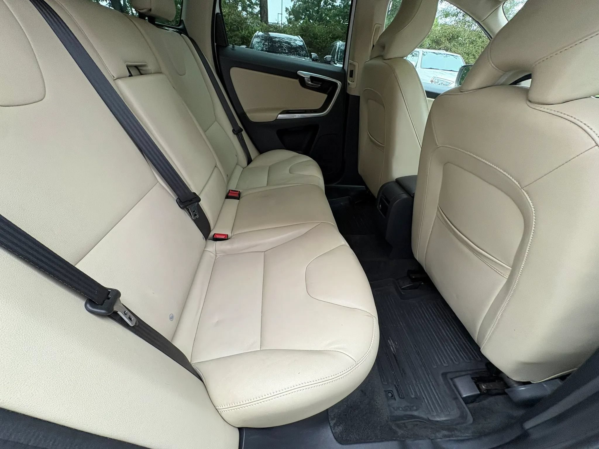 Used 2016 Volvo XC60 T6 w/ Proximity Package AWD/4WD image 18
