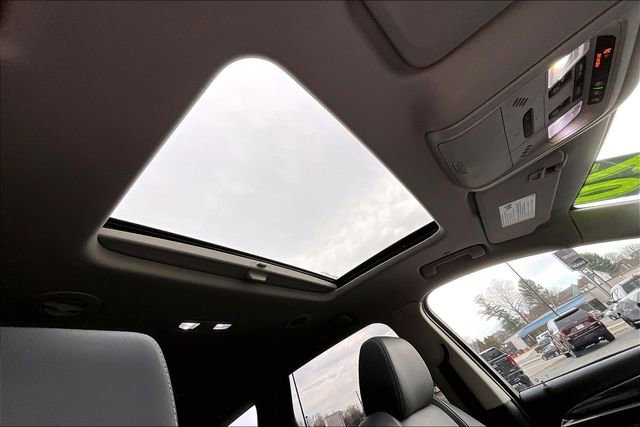 Used 2020 Buick Enclave Premium w/ Sun and Sites Package image 19