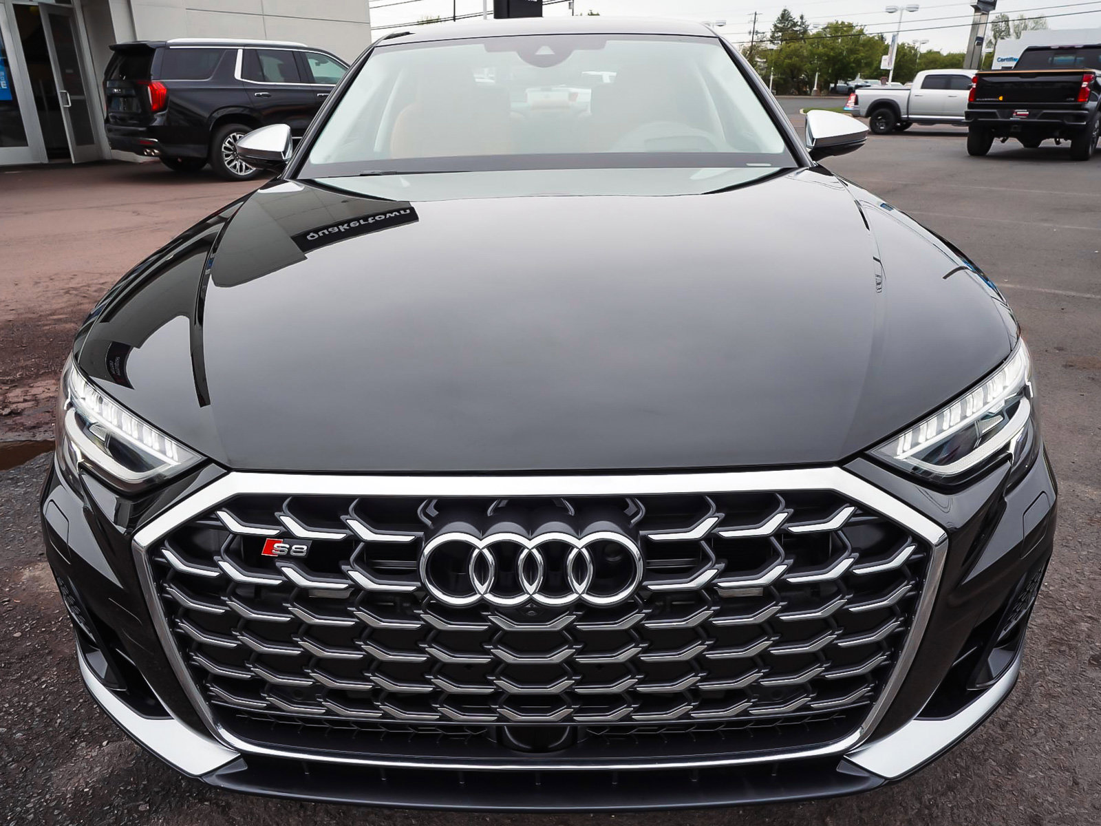 Used 2023 Audi S8 w/ S8 Comfort Plus Package AWD/4WD image 2