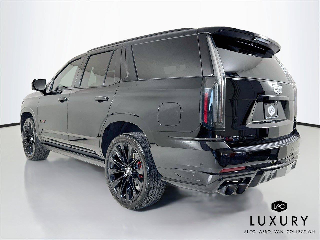 Used 2025 Cadillac Escalade V w/ LPO, ONYX Package AWD/4WD image 8