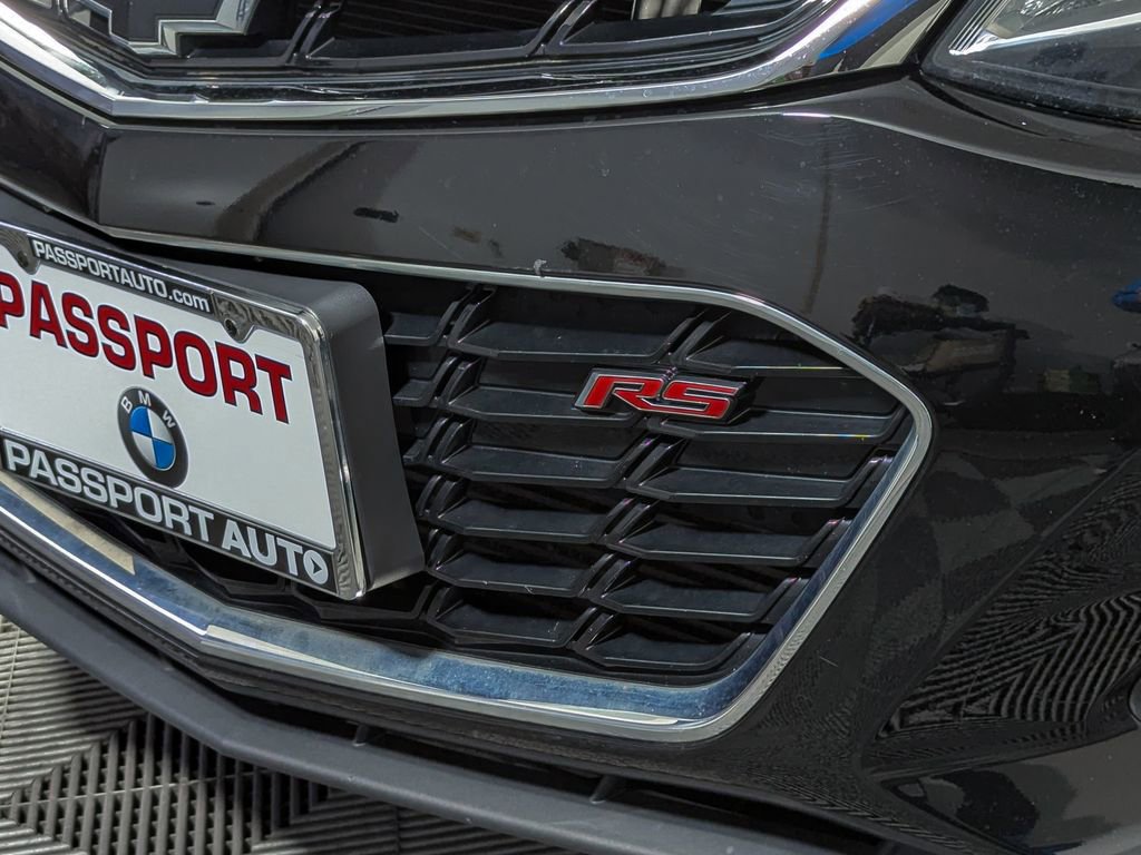 Used 2018 Chevrolet Cruze Premier FWD image 11