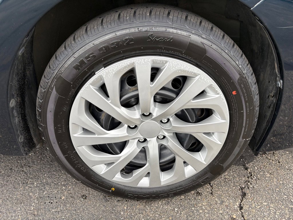 Used 2017 Toyota Corolla LE w/ Carpet Mat Package (TMS) FWD image 18