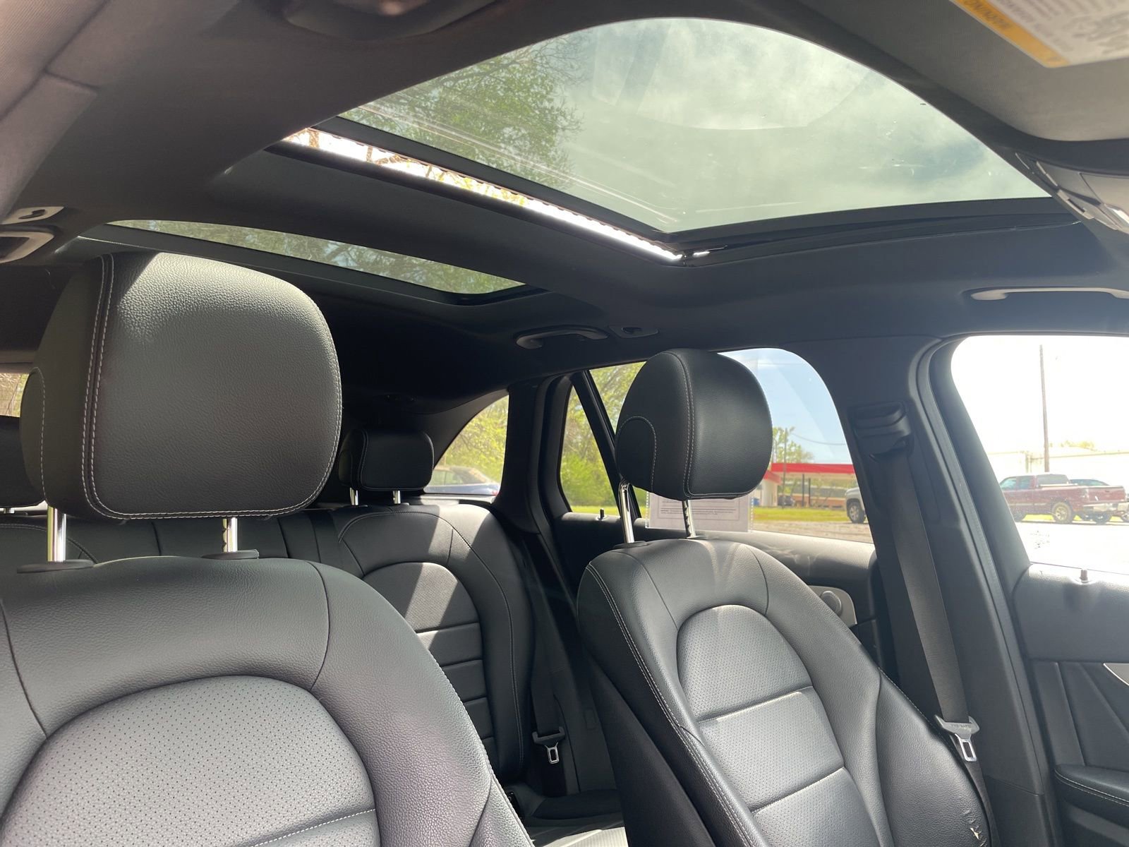 Used 2019 Mercedes-Benz GLC 300 4MATIC image 28