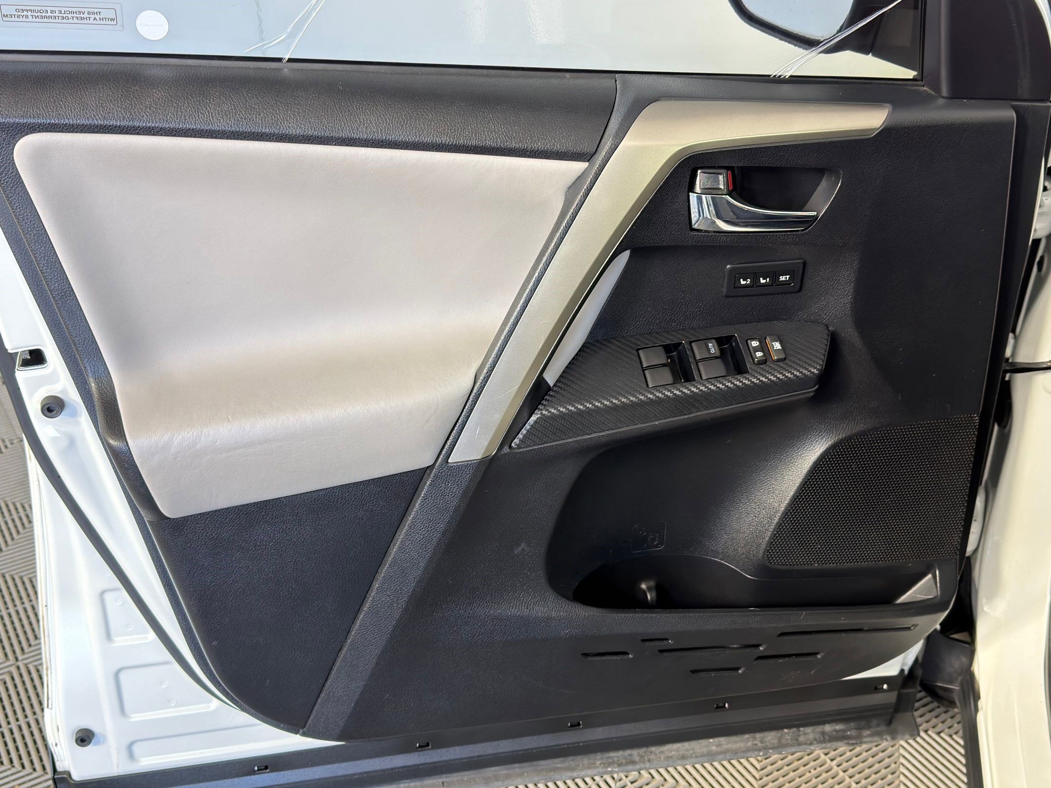 Used 2014 Toyota RAV4 Limited image 20