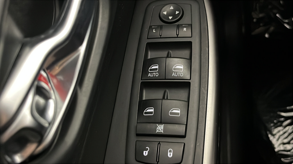 Used 2020 Jeep Cherokee Latitude Plus AWD/4WD image 29