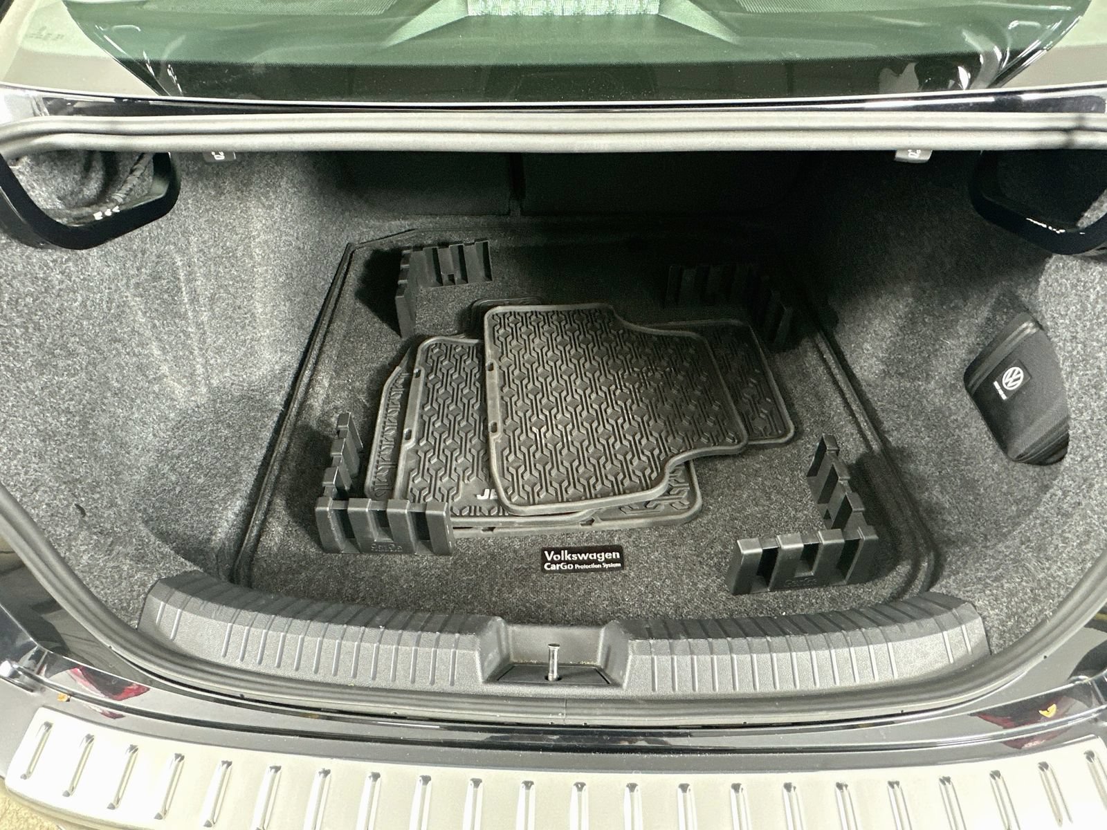 Used 2024 Volkswagen Jetta SEL FWD image 38