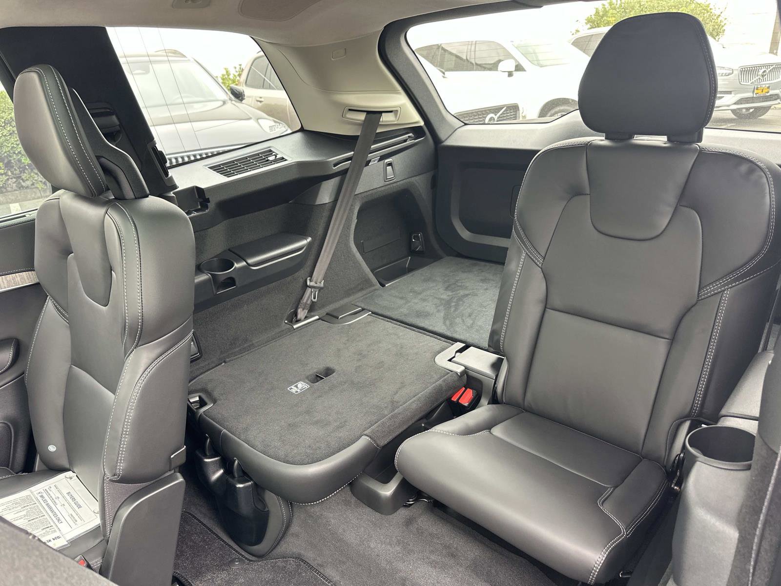 Certified 2024 Volvo XC90 B6 Ultimate w/ Lounge Package image 23