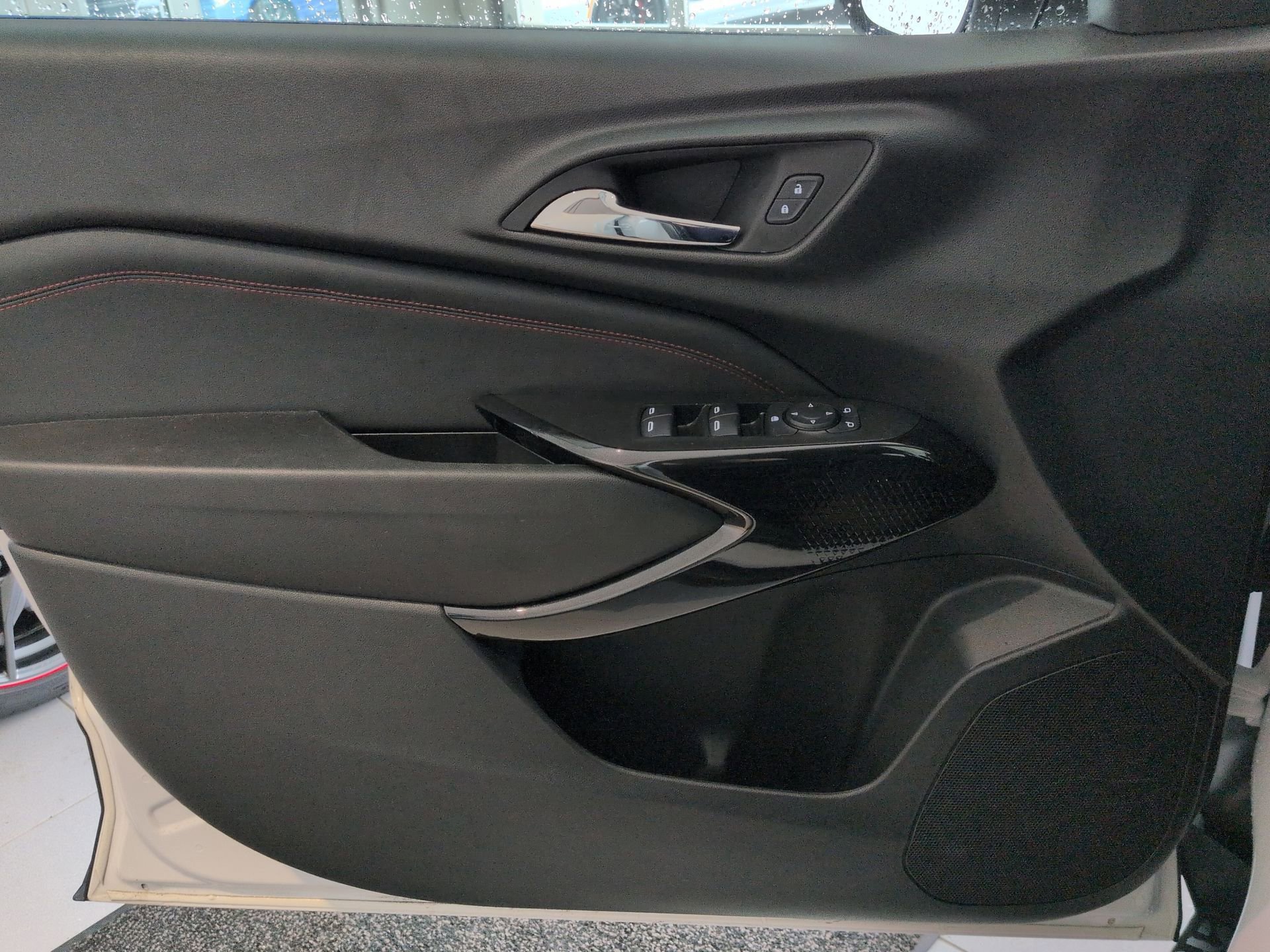 Certified 2024 Chevrolet Trax RS image 20