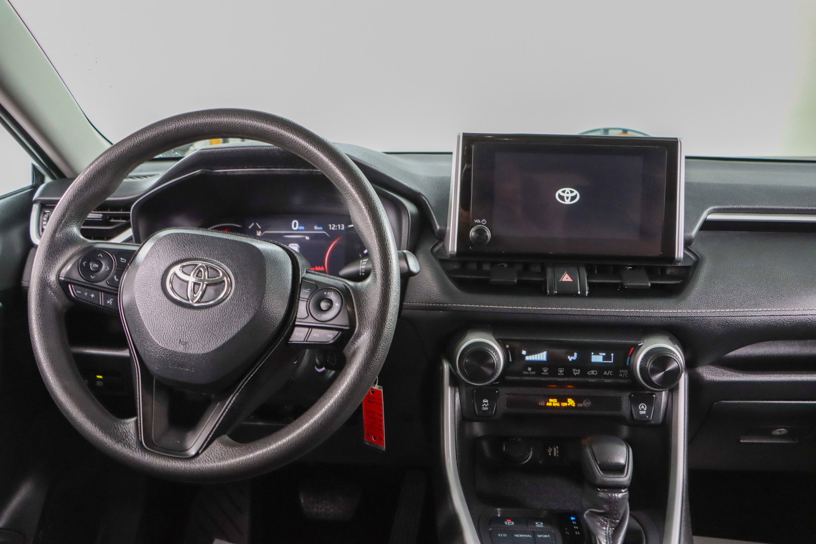 Used 2024 Toyota RAV4 LE image 17