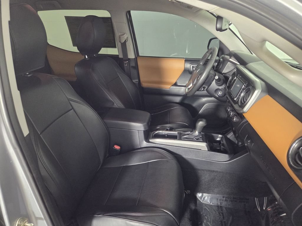 Used 2017 Toyota Tacoma TRD Sport RWD image 31