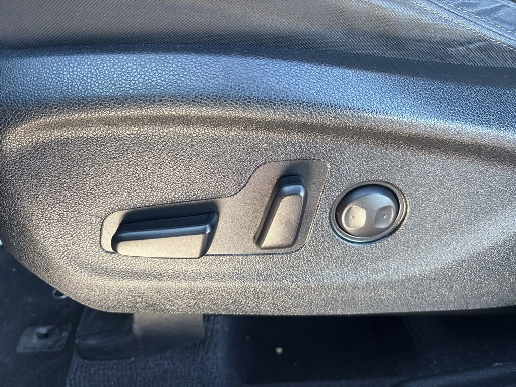 Used 2017 Kia Sorento LX w/ LX Convenience Package image 16