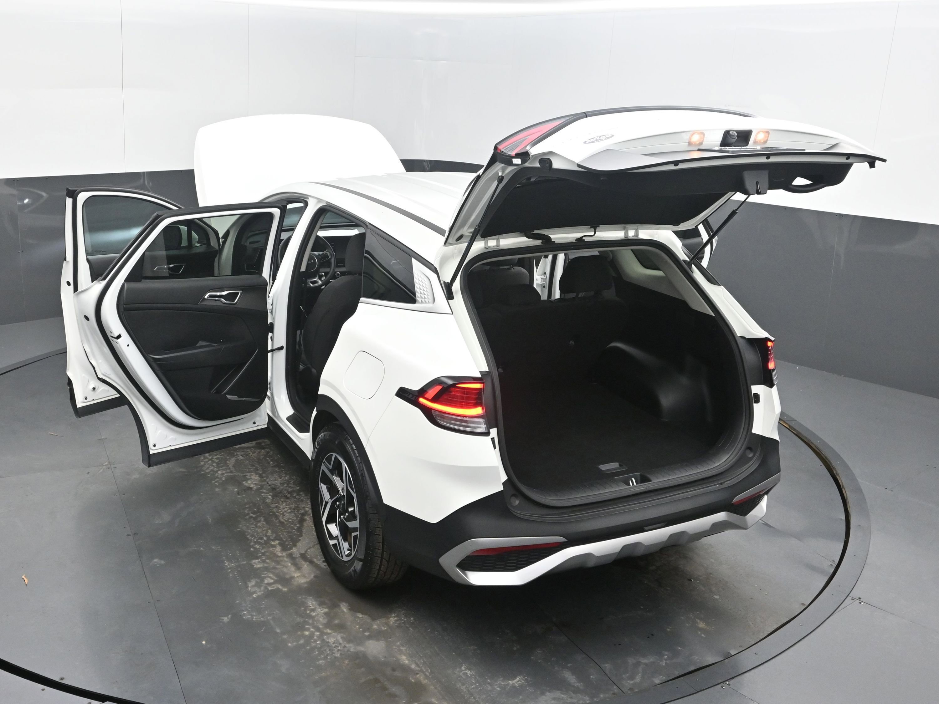 Used 2023 Kia Sportage LX image 44