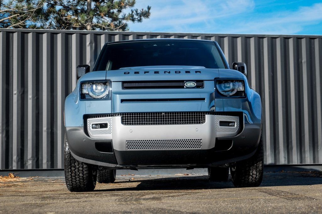 Used 2025 Land Rover Defender 110 S image 5