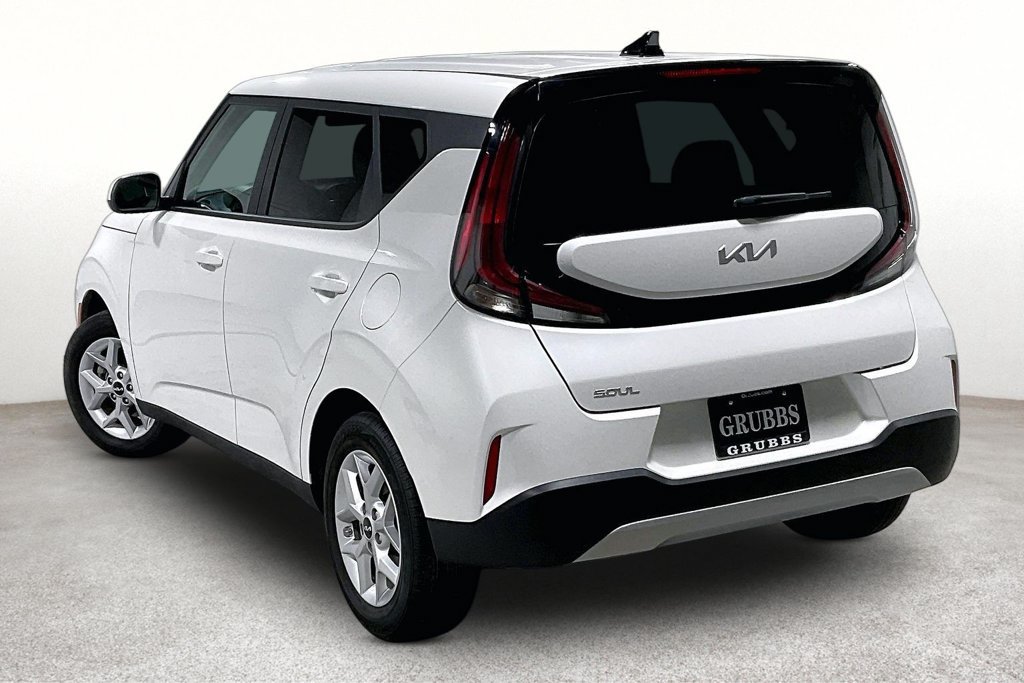 Used 2025 Kia Soul LX w/ LX Technology Package FWD image 15
