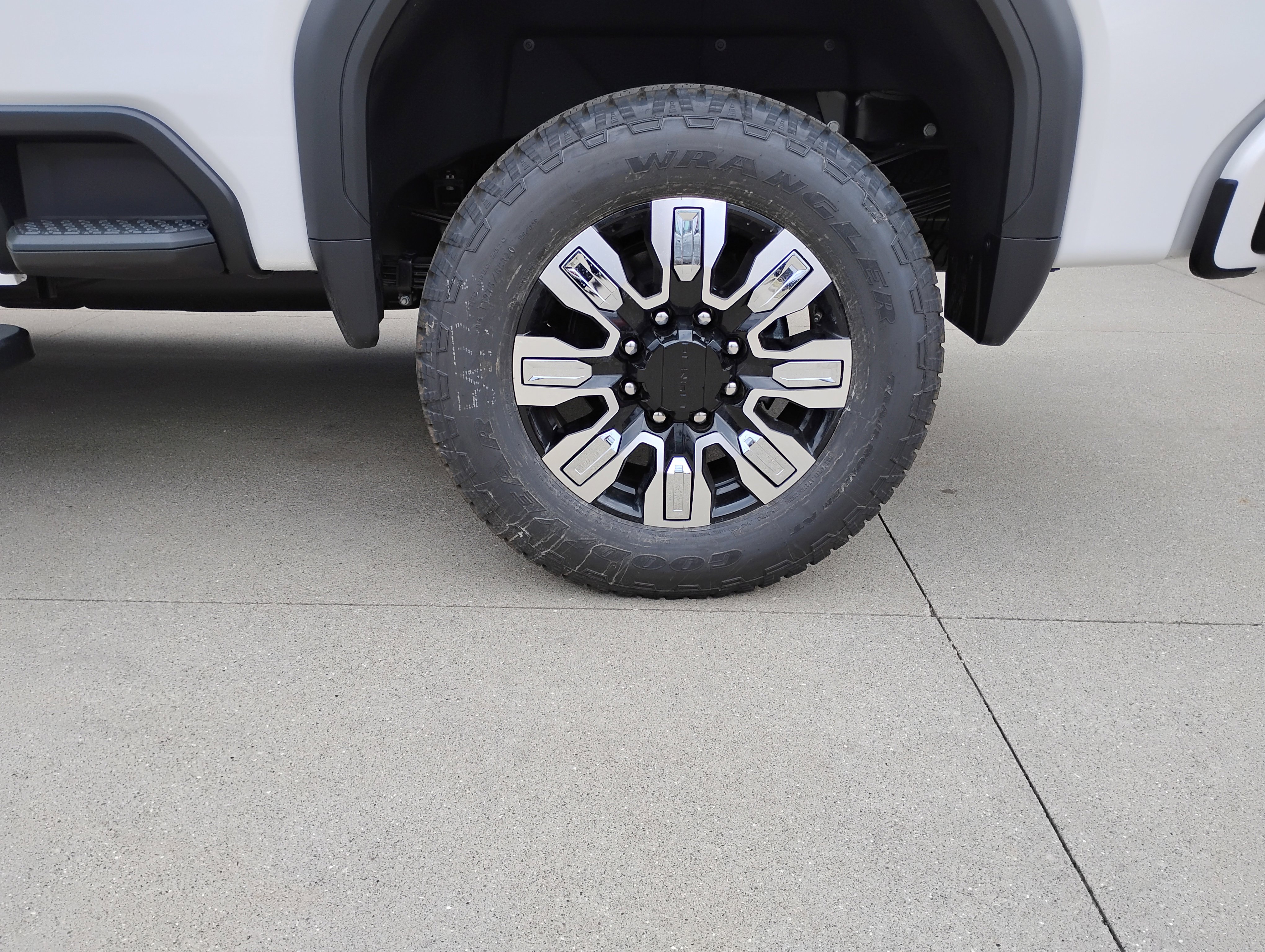 New 2025 GMC Sierra 2500 Denali w/ Denali Reserve Package image 14