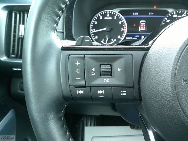 Used 2024 Nissan Pathfinder SL w/ Cargo Package image 12