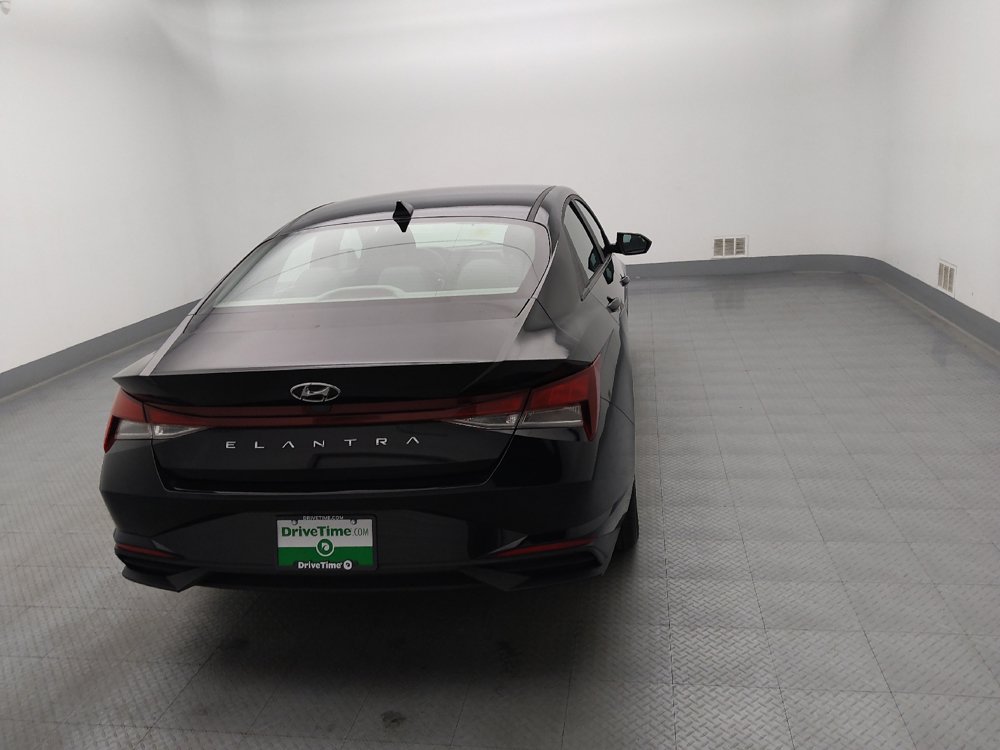 Used 2023 Hyundai Elantra SE FWD image 7