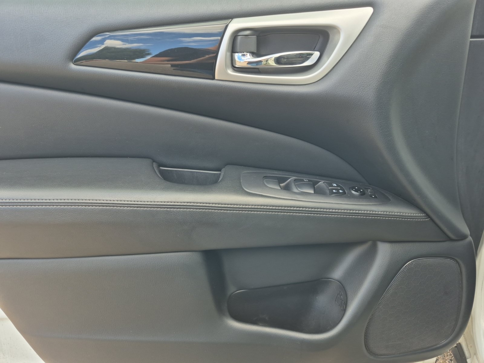 Used 2020 Nissan Pathfinder S FWD image 14