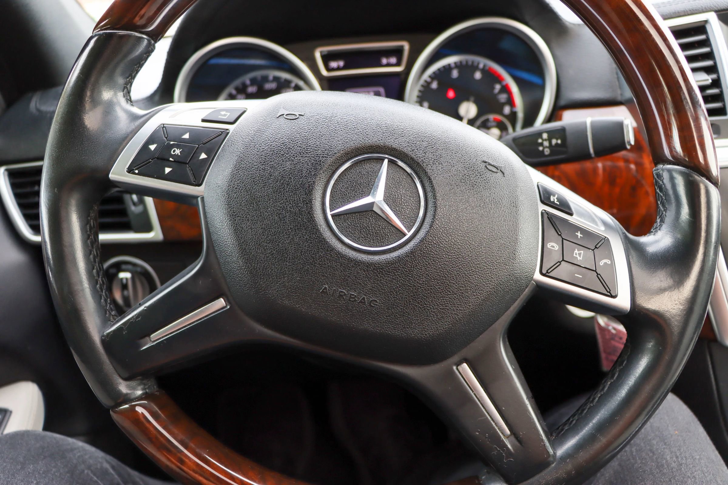 Used 2015 Mercedes-Benz GL 550 4MATIC image 52