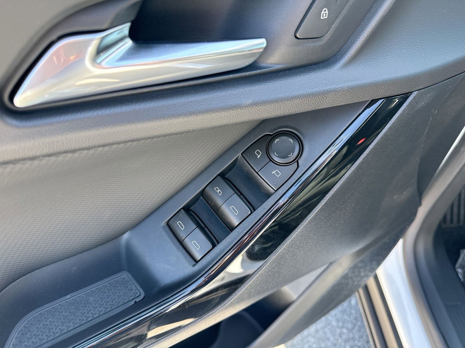 New 2026 Chevrolet Equinox LT image 14