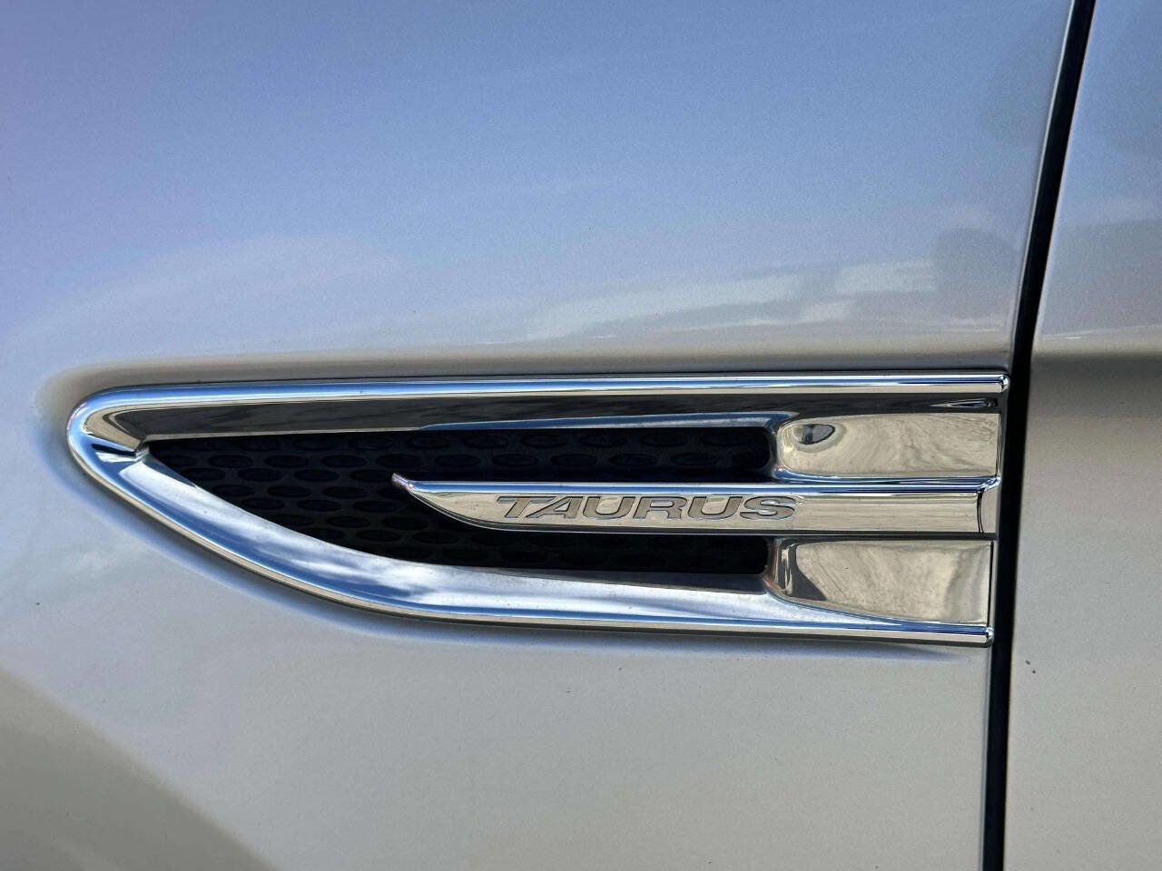 Used 2012 Ford Taurus Limited image 36