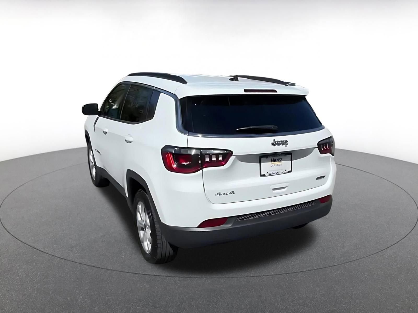 Used 2025 Jeep Compass Latitude image 12