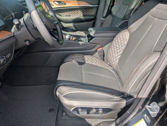 Certified 2026 Jeep Grand Cherokee Summit AWD/4WD image 13