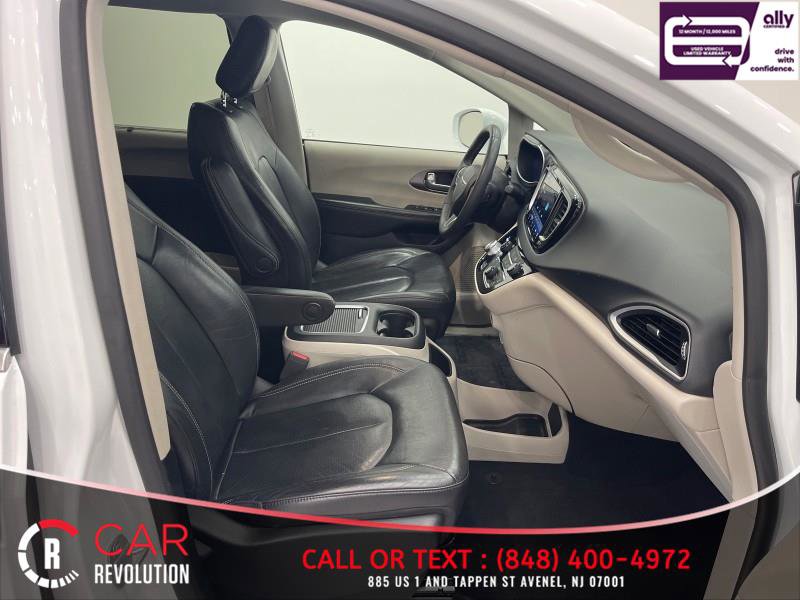 Used 2022 Chrysler Pacifica Touring-L image 45