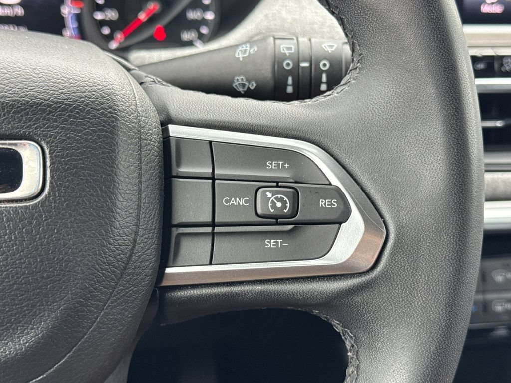 Used 2024 Jeep Compass Latitude AWD/4WD image 27
